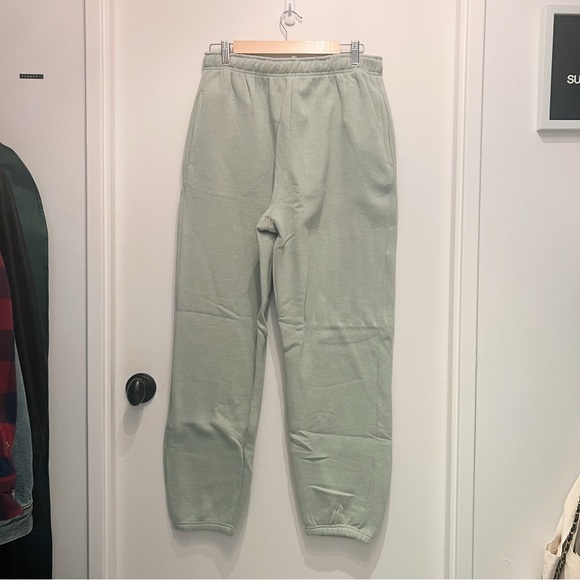 Pretty Little Thing Sweatpants - Picture 4 of 5